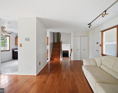 6251 Parallel Lane - Photo Thumbnail 13