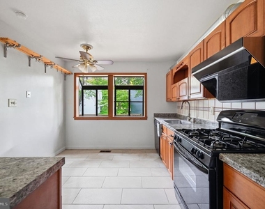 6251 Parallel Lane - Photo Thumbnail 7