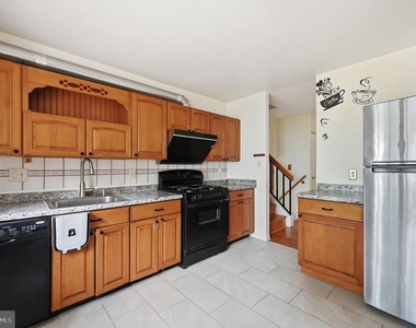 6251 Parallel Lane - Photo Thumbnail 8