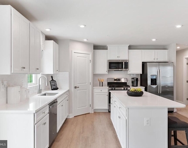 4771 Naples Avenue - Photo Thumbnail 9