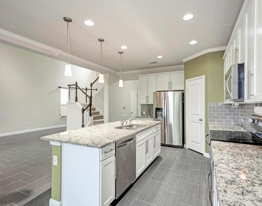 10617 Portico Ln - Photo Thumbnail 8