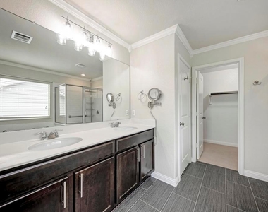 10617 Portico Ln - Photo Thumbnail 15