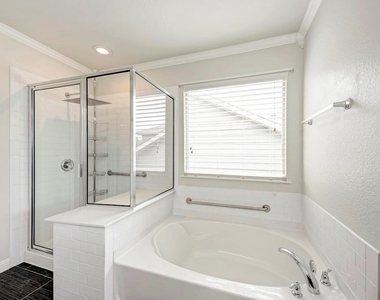 10617 Portico Ln - Photo Thumbnail 16