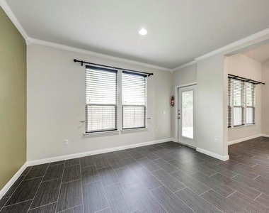 10617 Portico Ln - Photo Thumbnail 6