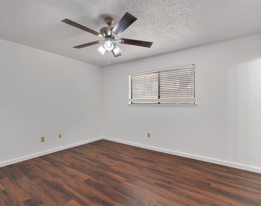 12900 Hymeadow Dr - Photo Thumbnail 9