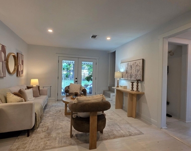 2802 De Soto Dr - Photo Thumbnail 9