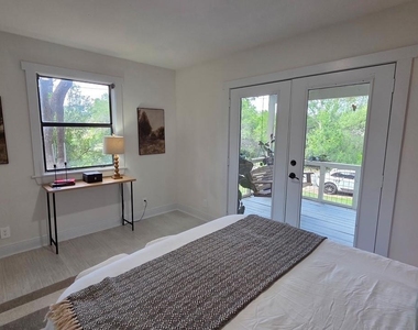 2802 De Soto Dr - Photo Thumbnail 16