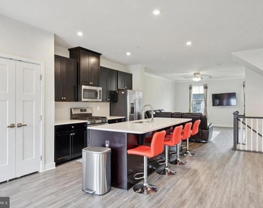 6070 Fallfish Court - Photo Thumbnail 7