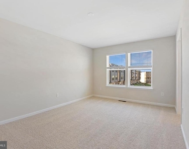 418 Carroll Walk Ave - Photo Thumbnail 14