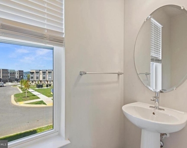 418 Carroll Walk Ave - Photo Thumbnail 9