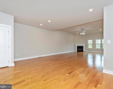 3838 Fulham Road - Photo Thumbnail 10