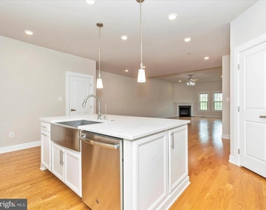 3838 Fulham Road - Photo Thumbnail 8
