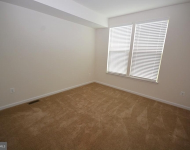 5942 Leben Drive - Photo Thumbnail 19