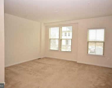 5942 Leben Drive - Photo Thumbnail 11