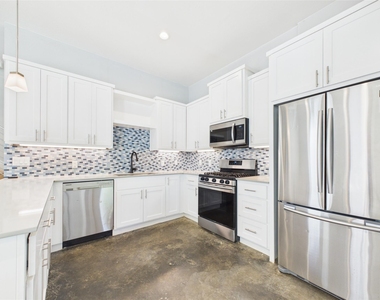 6204 Langham St - Photo Thumbnail 5