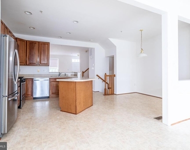 9314 Penrose Street - Photo Thumbnail 8