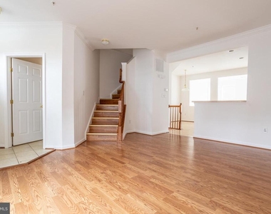 9314 Penrose Street - Photo Thumbnail 4