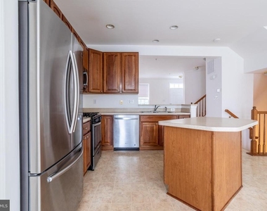 9314 Penrose Street - Photo Thumbnail 7