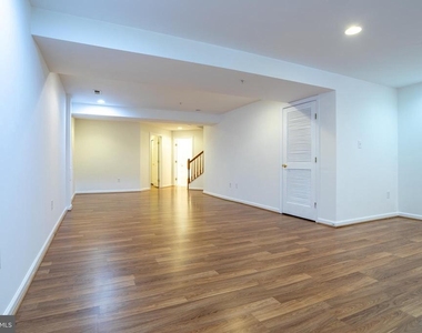 9314 Penrose Street - Photo Thumbnail 25