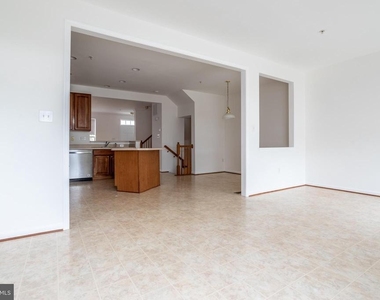 9314 Penrose Street - Photo Thumbnail 10