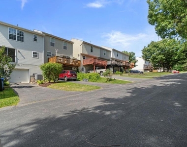 129 N Towne Court - Photo Thumbnail 12