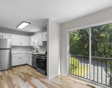 129 N Towne Court - Photo Thumbnail 2