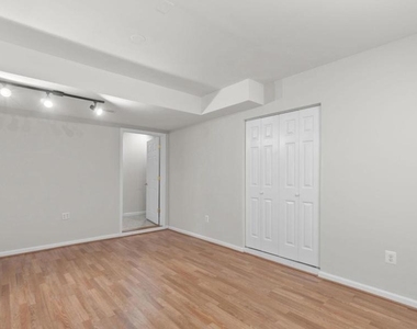 129 N Towne Court - Photo Thumbnail 10