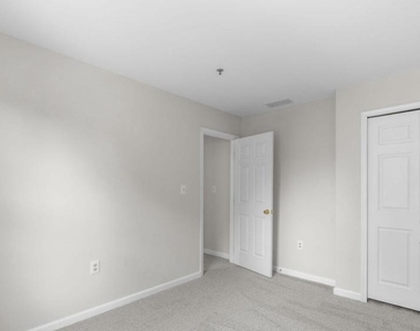 129 N Towne Court - Photo Thumbnail 7