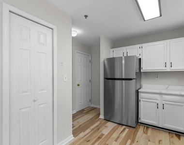 129 N Towne Court - Photo Thumbnail 3