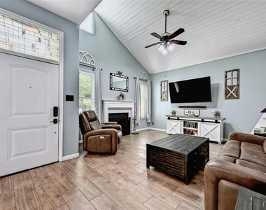 3012 Rochelle Dr - Photo Thumbnail 4