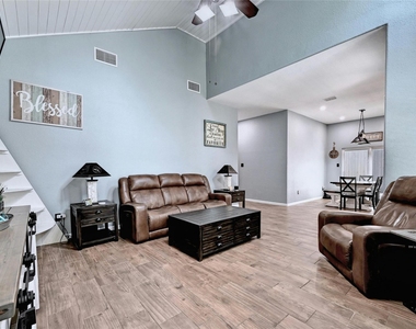 3012 Rochelle Dr - Photo Thumbnail 5