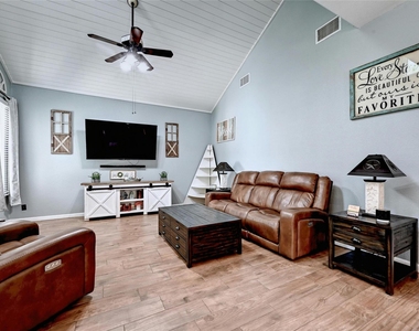 3012 Rochelle Dr - Photo Thumbnail 3