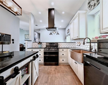 3012 Rochelle Dr - Photo Thumbnail 9