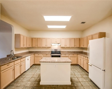 1706 Chino Cv - Photo Thumbnail 8