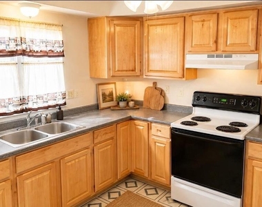 2561 Robinson Place - Photo Thumbnail 3