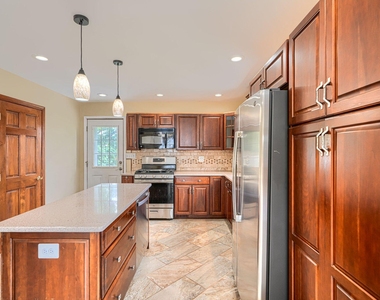 4118 Slater Avenue - Photo Thumbnail 8