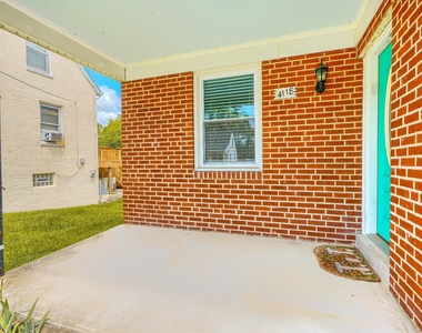 4118 Slater Avenue - Photo Thumbnail 2