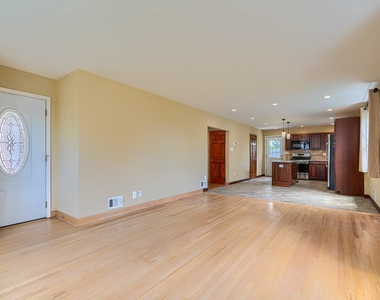 4118 Slater Avenue - Photo Thumbnail 4