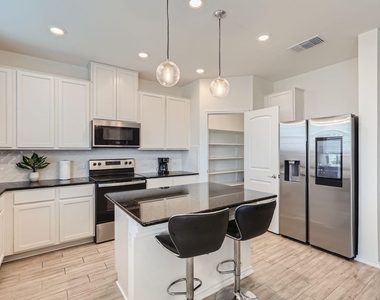 2110 Goji Ln - Photo Thumbnail 8