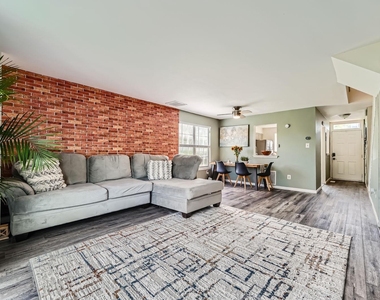 2401 Kevsway Court - Photo Thumbnail 8