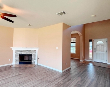 4116 Meadow Bluff Way - Photo Thumbnail 6