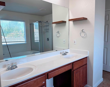 4116 Meadow Bluff Way - Photo Thumbnail 14