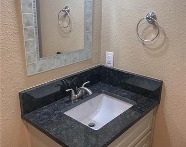 10511 Robinwood Cir - Photo Thumbnail 11