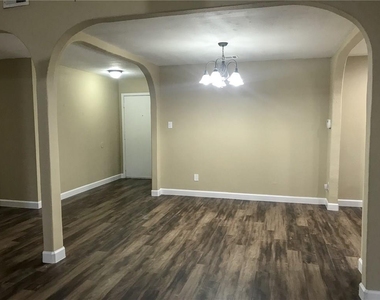 10511 Robinwood Cir - Photo Thumbnail 6