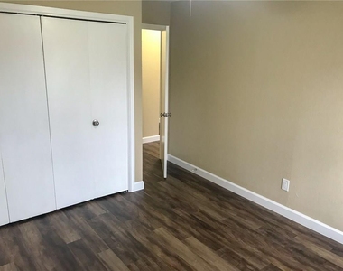 10511 Robinwood Cir - Photo Thumbnail 10
