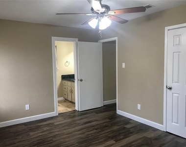 10511 Robinwood Cir - Photo Thumbnail 16