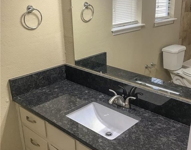 10511 Robinwood Cir - Photo Thumbnail 17