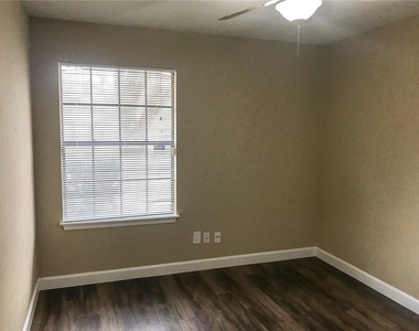 10511 Robinwood Cir - Photo Thumbnail 9