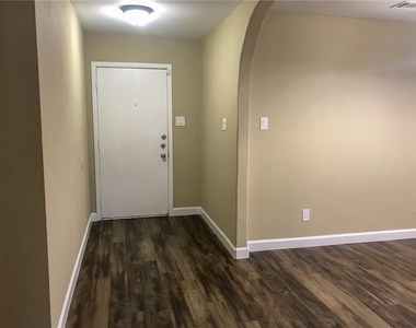 10511 Robinwood Cir - Photo Thumbnail 2
