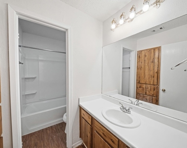 12002 Arrowwood Dr - Photo Thumbnail 10